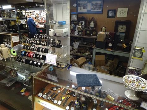 clock repairing shop near me.